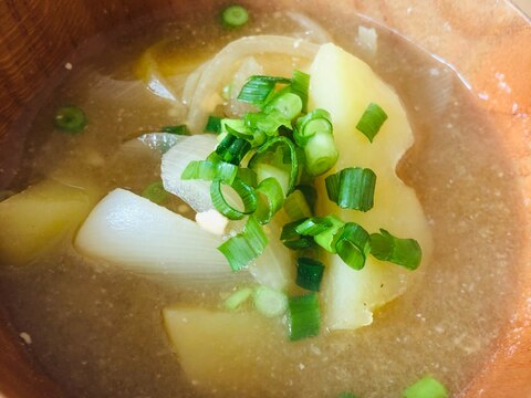 じゃがいもと玉ねぎのお味噌汁